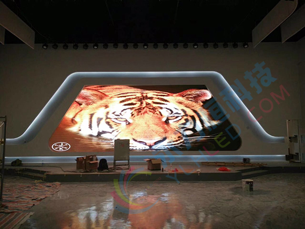 唐山城市展覽館P3室內(nèi)創(chuàng)意全彩屏長9.5m×高3.32m